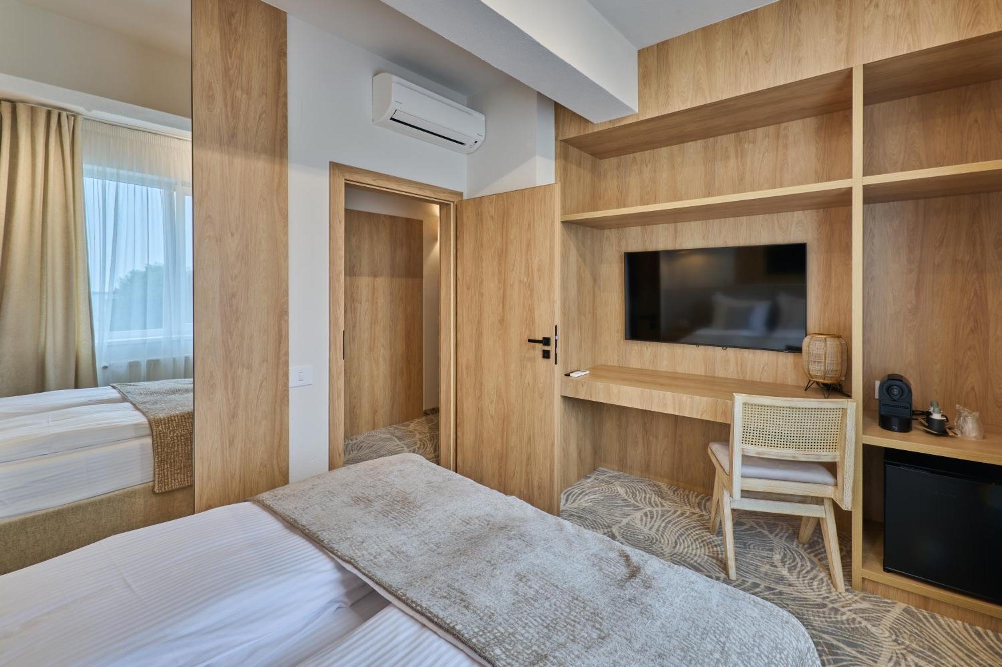 Hotel Serenity تيميشورا المظهر الخارجي الصورة
