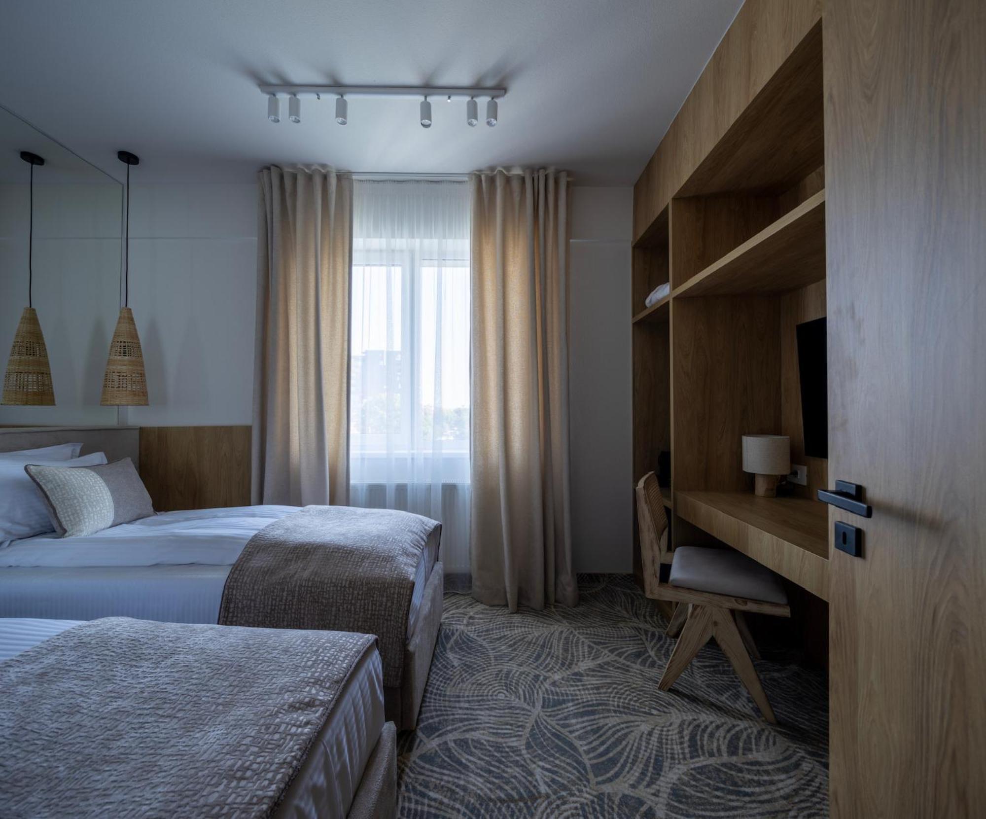 Hotel Serenity تيميشورا المظهر الخارجي الصورة